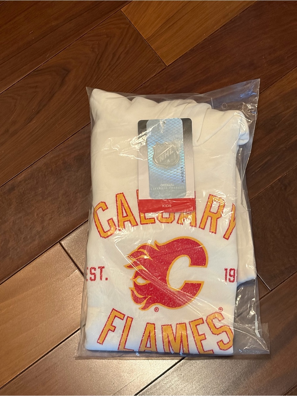 Old Navy Kids' Calgary Flames White Hoodie 5T - Picture 2 of 3
